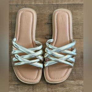 Universal Thread Rian Slide Sandals. Women’s Sz-8. Gold | Metallic | Comfortable